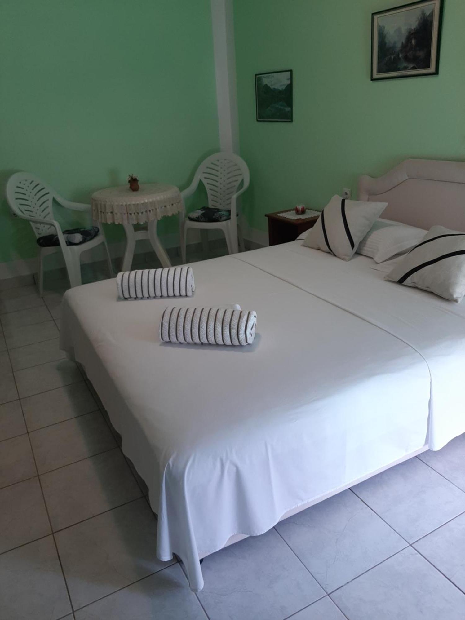 Guest House Aldin Ulcinj Esterno foto