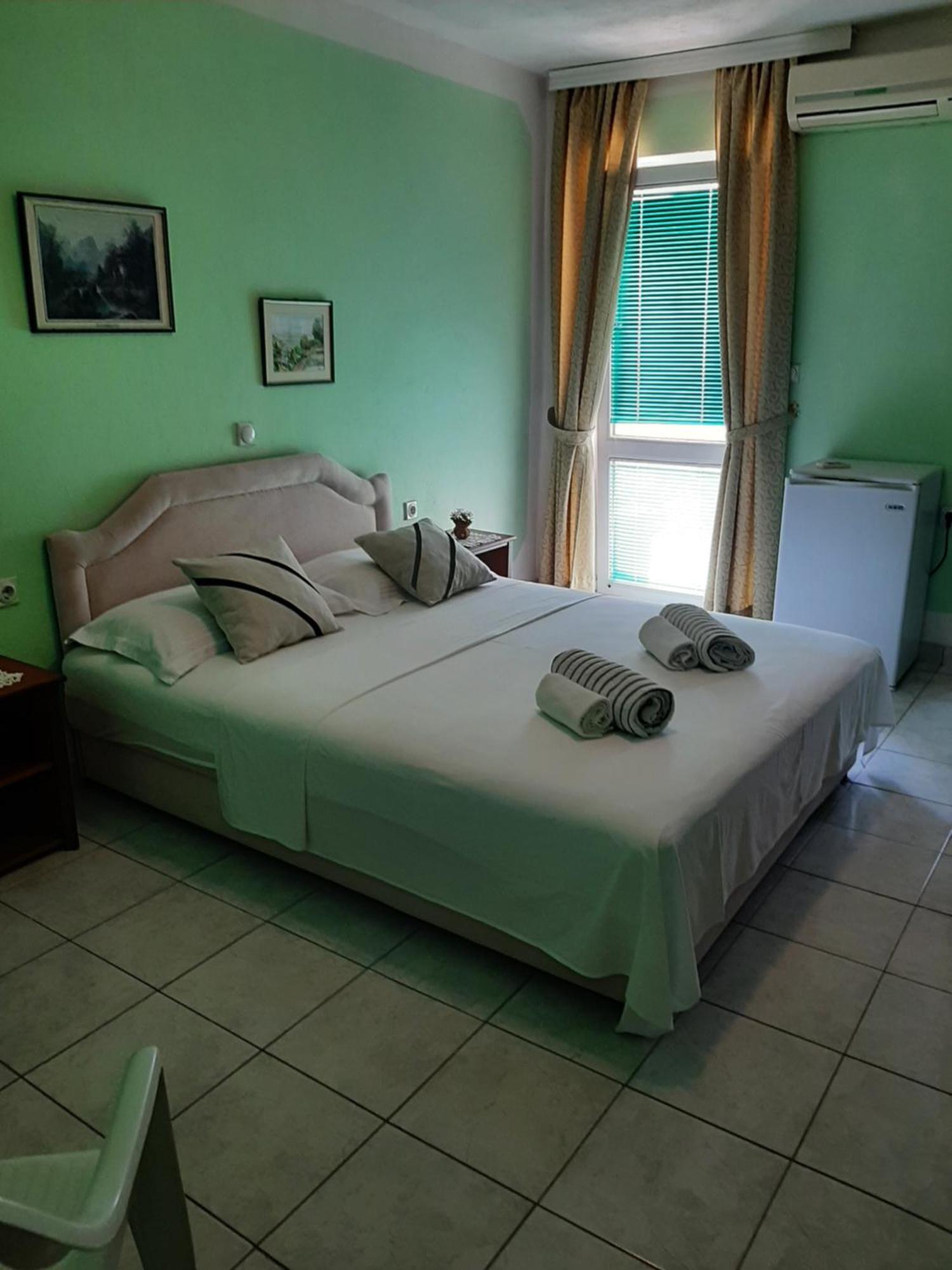 Guest House Aldin Ulcinj Esterno foto