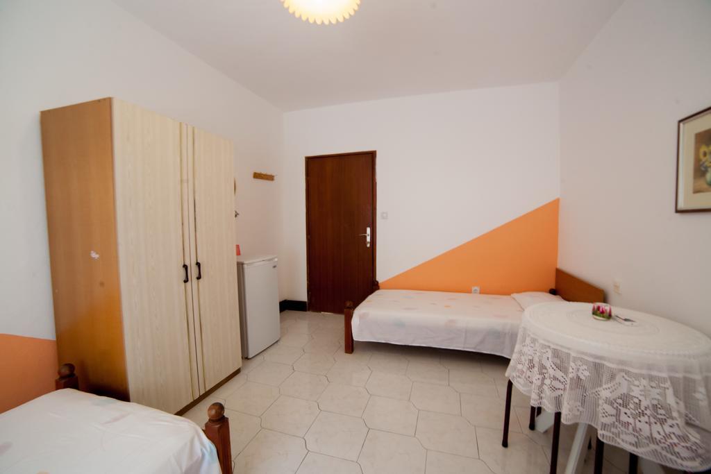 Guest House Aldin Ulcinj Esterno foto