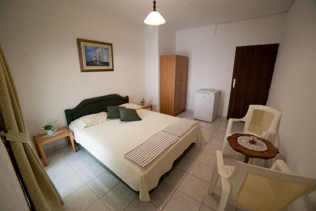 Guest House Aldin Ulcinj Esterno foto